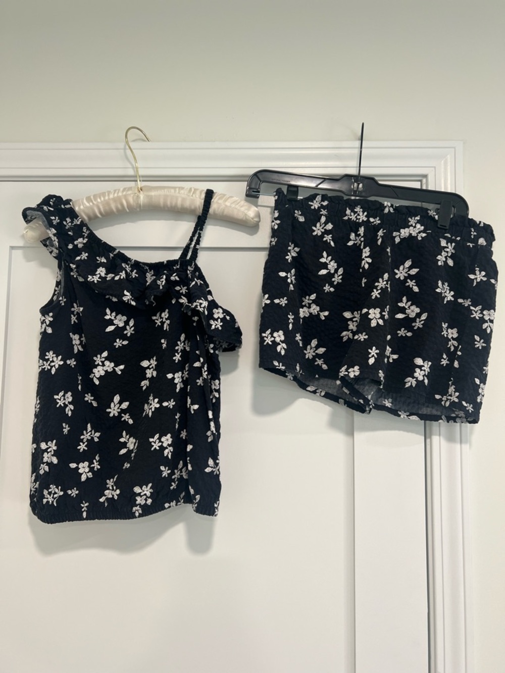 Cat & Jack Black and White Floral Girls Matching Set